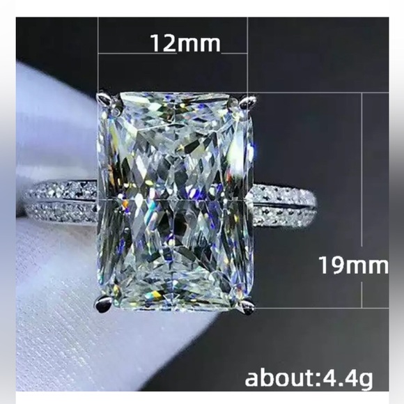 Sterling Silver Diamond Ring - Picture 4 of 5